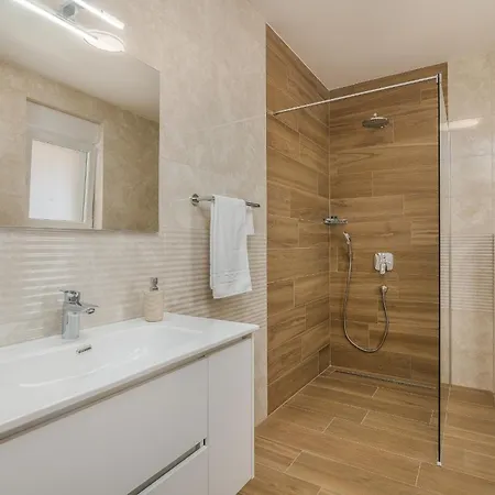 Lusarci With Pool Zgaljic