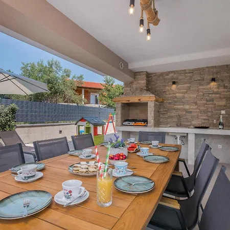 Lusarci With Pool Villa Zgaljic