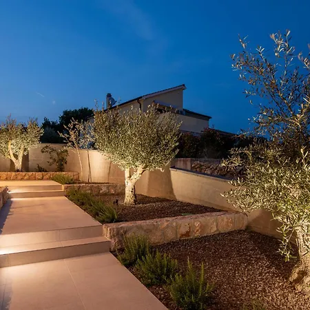 Lusarci With Pool Villa