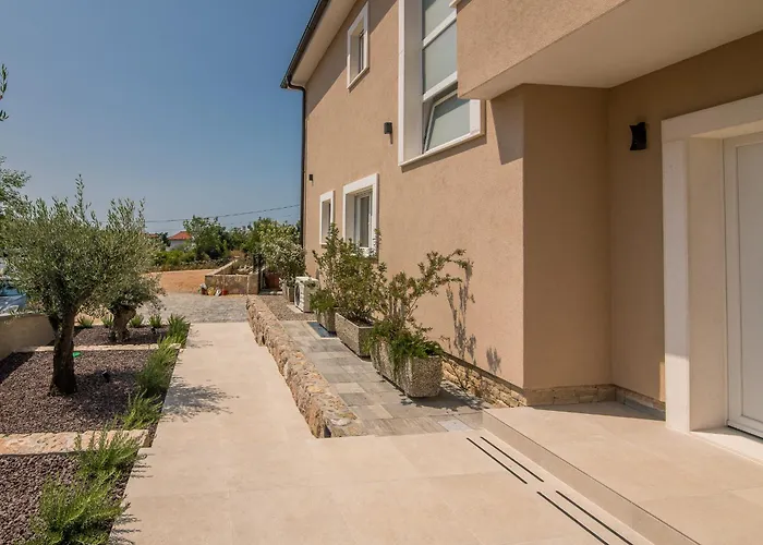 Lusarci With Pool Zgaljic