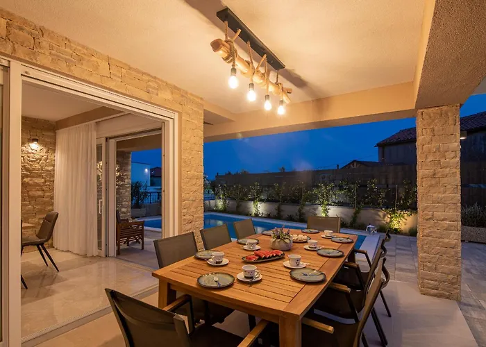 Lusarci With Pool 别墅 Zgaljic