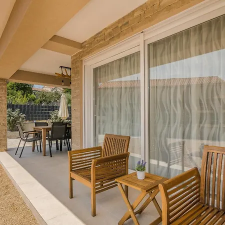 Villa Lusarci With Pool Krk Town