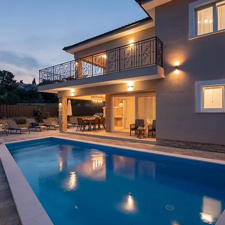 Lusarci With Pool