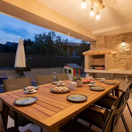 Βίλα Lusarci With Pool