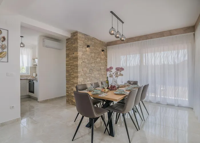 Lusarci With Pool Villa Zgaljic