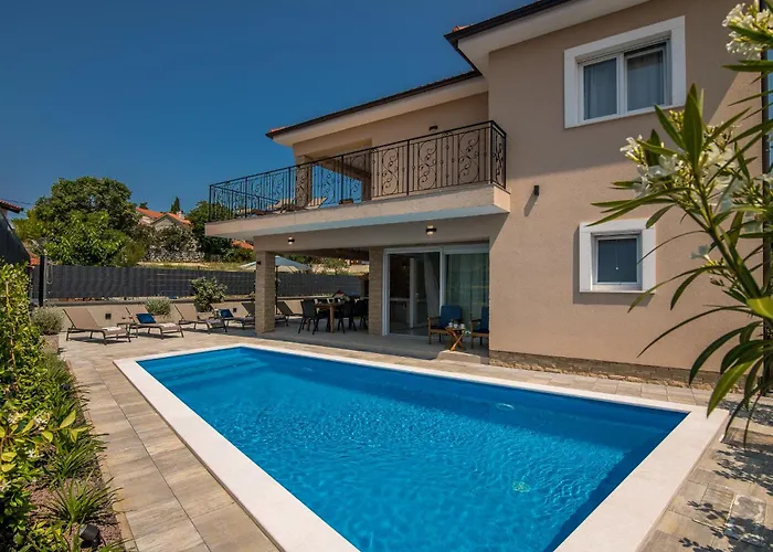 Lusarci With Pool *