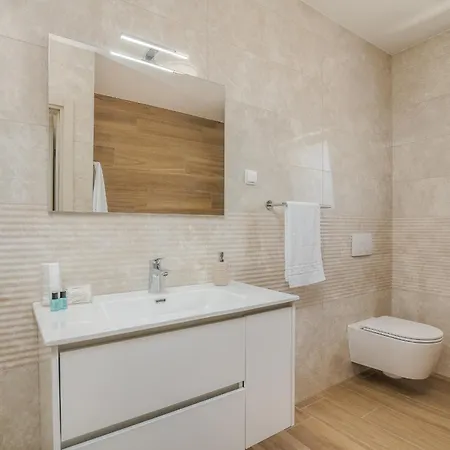 Villa Lusarci With Pool Zgaljic