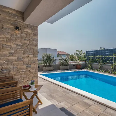 Villa Lusarci With Pool