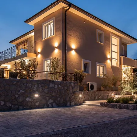 Lusarci With Pool Villa *